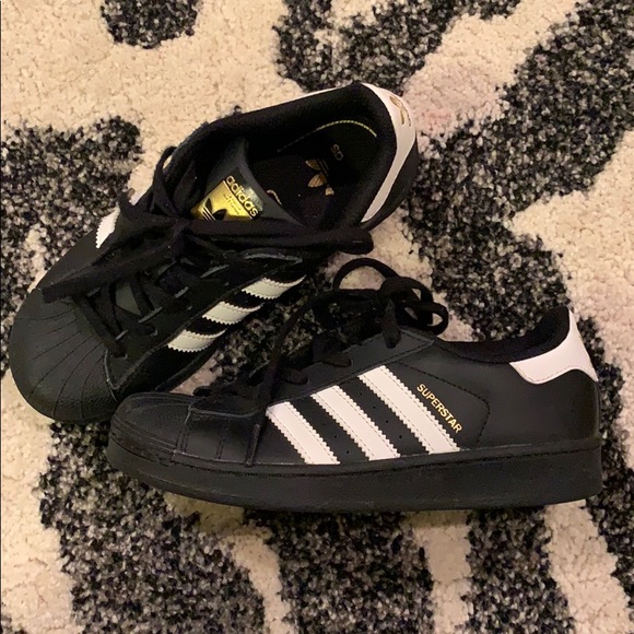 Girl’s Adidas sneakers - Picture 1 of 1